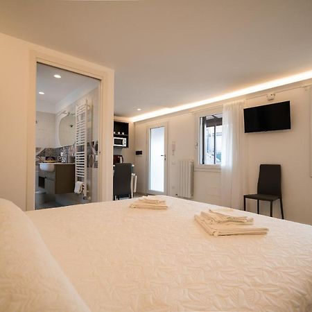 Venetian Roof View Apartment Bagian luar foto